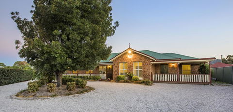 Colonial Court Villas - Hotel NSW 4