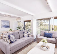 Bright and Spacious Family Home With Leafy Deck - Hotel NSW