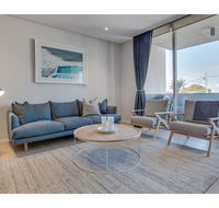 Oceanside Elegance At Superb Home Steps From Sand - Hotel NSW