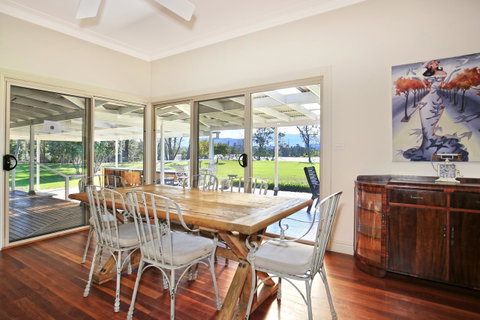 Terara Riverside Retreat - Hotel NSW 2