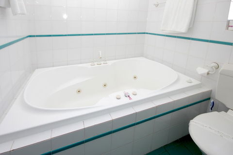 Sapphire Waters Motor Inn - Hotel NSW 25