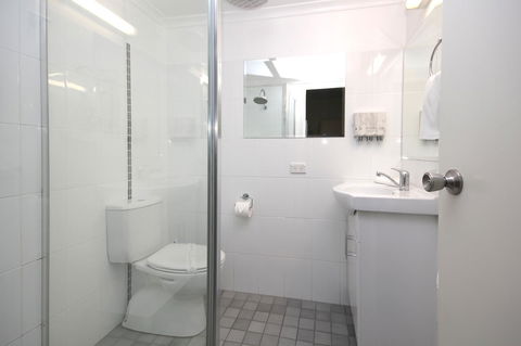 Sapphire Waters Motor Inn - Hotel NSW 24