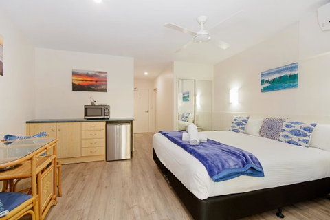The Cove Yamba - Hotel NSW 1