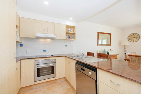 The Cove Yamba - Hotel NSW 3