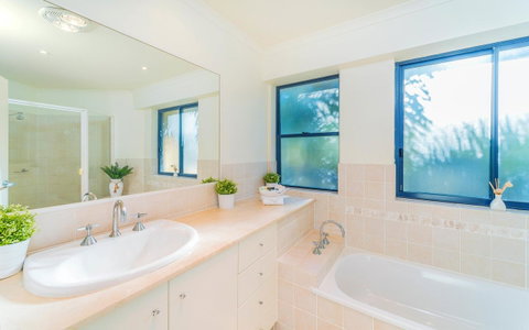 The Cove Yamba - Hotel NSW 16