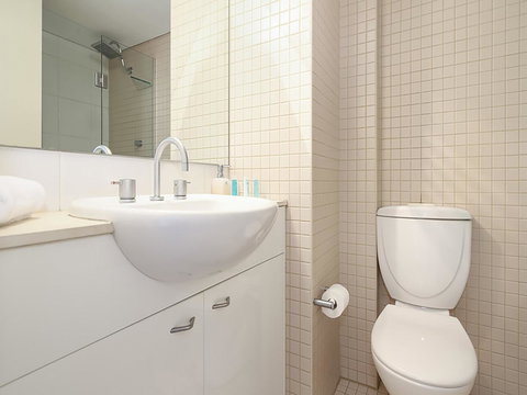 Lower Bridge And Sails - Executive 2BR Darlinghurst Apartment With Balcony And Rooftop Views - Hotel NSW 10