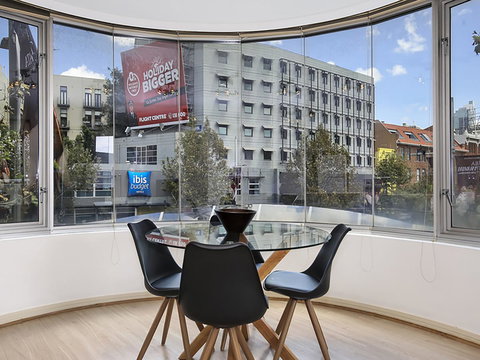Lower Bridge And Sails - Executive 2BR Darlinghurst Apartment With Balcony And Rooftop Views - Hotel NSW 1