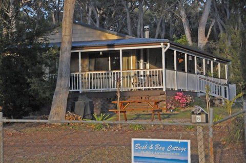 Bush & Bay Cottage - Hotel NSW 6