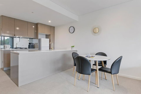 Stylish And Neat Two Bed Apartment In Wentworth Point - Hotel NSW 3