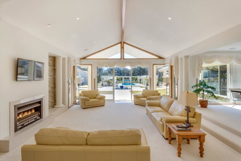 One Mile Mansion - Private Coastal Retreat FREE FAMILY ADVENTURE PASS - Hotel NSW 13