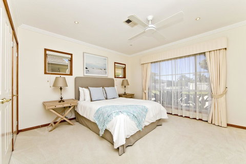 One Mile Mansion - Private Coastal Retreat FREE FAMILY ADVENTURE PASS - Hotel NSW 15