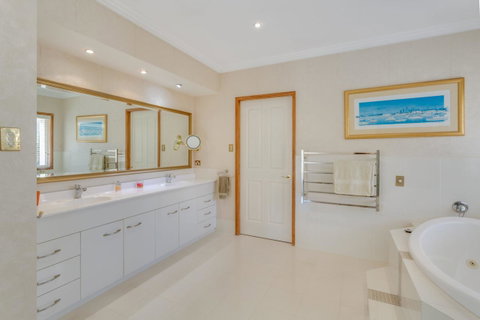 One Mile Mansion - Private Coastal Retreat FREE FAMILY ADVENTURE PASS - Hotel NSW 8