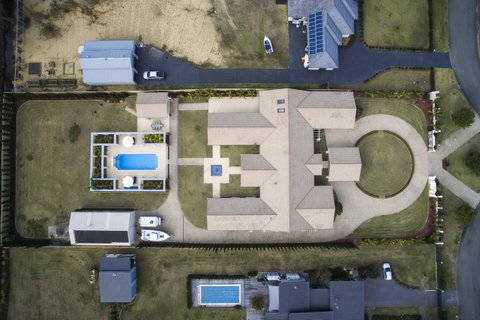 One Mile Mansion - Private Coastal Retreat FREE FAMILY ADVENTURE PASS - Hotel NSW 21