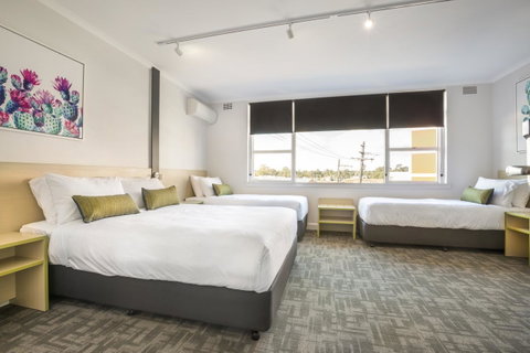 Nightcap At Hume Hotel - Hotel NSW 17