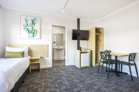 Nightcap At Hume Hotel - Hotel NSW 16