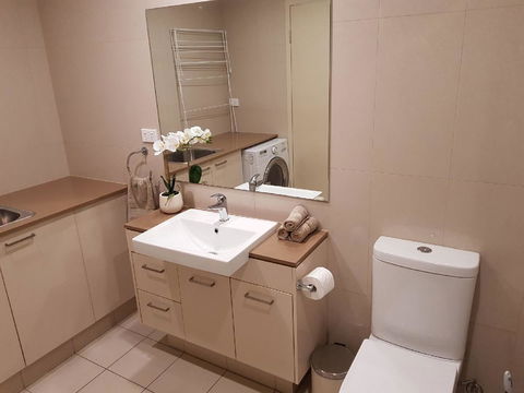 Darwin-Ocean Views, Tropical Getaway, Pool & Aircon - Hotel NSW 14