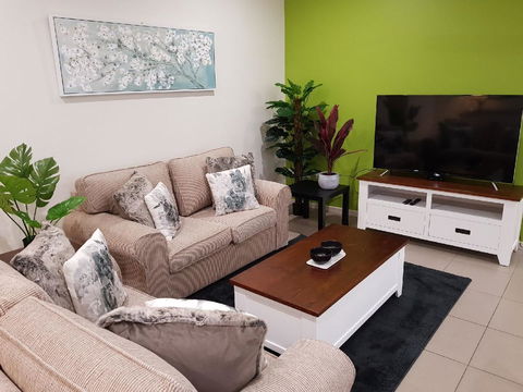 Darwin-Ocean Views, Tropical Getaway, Pool & Aircon - Hotel NSW 3