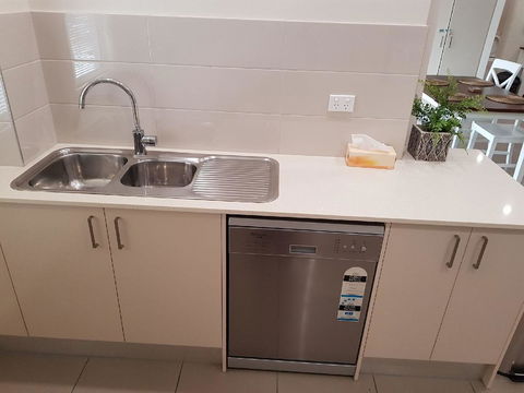 Darwin-Ocean Views, Tropical Getaway, Pool & Aircon - Hotel NSW 12