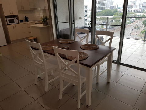 Darwin-Ocean Views, Tropical Getaway, Pool & Aircon - Hotel NSW 7