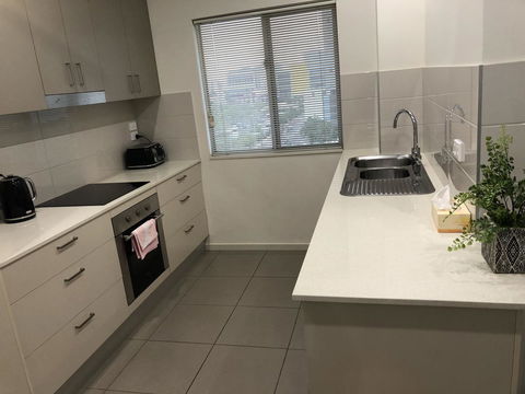 Darwin-Ocean Views, Tropical Getaway, Pool & Aircon - Hotel NSW 10