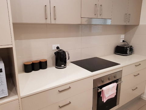 Darwin-Ocean Views, Tropical Getaway, Pool & Aircon - Hotel NSW 9