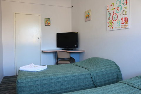 Golden Sands Motor Inn - Hotel NSW 19