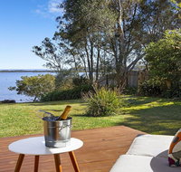 Braeside - waterfront fireplace - Hotel NSW