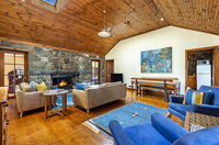 Breakfast Creek Cottage - Central bluestone cottage
