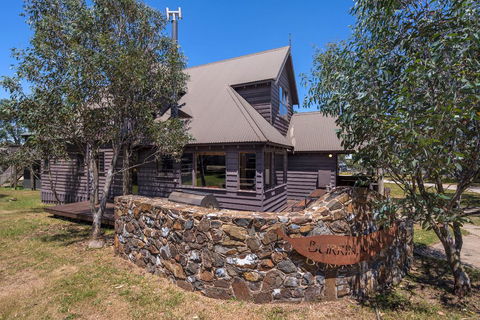 Burrinjuck - Hotel NSW 2