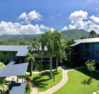 Cairns Adventure Lodge - Cook your own meals in your private Kitchen includes Dishwasher Washing Machine - Hotel NSW