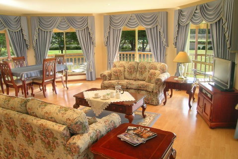 Carolynnes Cottages - Hotel NSW 2
