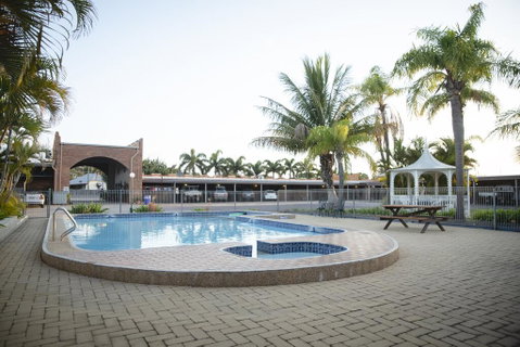 Castle Motor Lodge - Hotel NSW 3