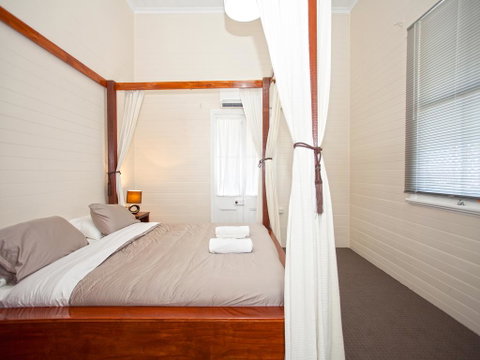 CBD Holiday Home - Hotel NSW 2