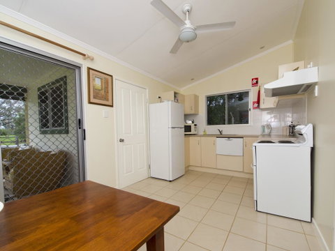 Charleville Bush Cottage - Hotel NSW 3