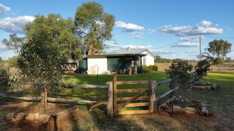 Charleville Bush Cottage - Hotel NSW 0