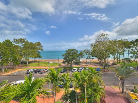 Charlton Apartments On The Esplanade - Hotel NSW 2