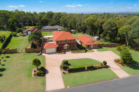 Charming Brisbane Acreage Pool - Hotel NSW 1