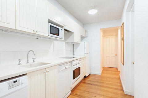 Charming Centrally Located 2 Bedroom Accommodation - Hotel NSW 2