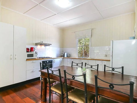 Charming Characterful Rustic-style Home Near The Gabba - Hotel NSW 1