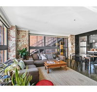 Chic warehouse apartment in hipster foodie hub - Hotel NSW