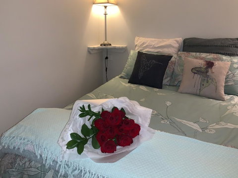 Churchill's B&B Twin Spa Getaway - Hotel NSW 2