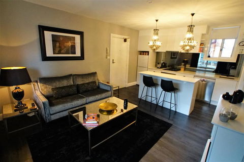City Life Apartment-full Kitchen & Separate Bedroom - Hotel NSW 1