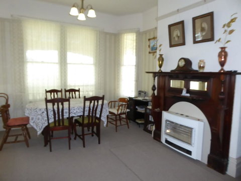 Claremont Farmhouse - Hotel NSW 2