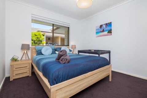 Coastal Convenience! Walk To The Shops & Cafes... - Hotel NSW 1