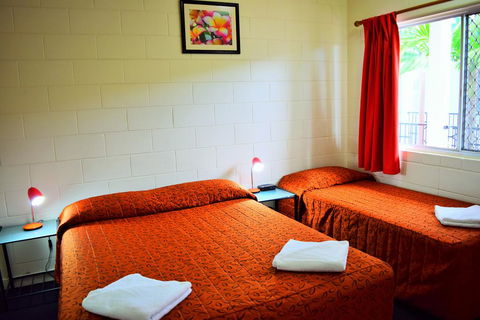 Coconut Grove Holiday Apartments - Hotel NSW 3