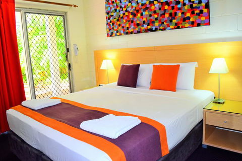 Coconut Grove Holiday Apartments - Hotel NSW 2
