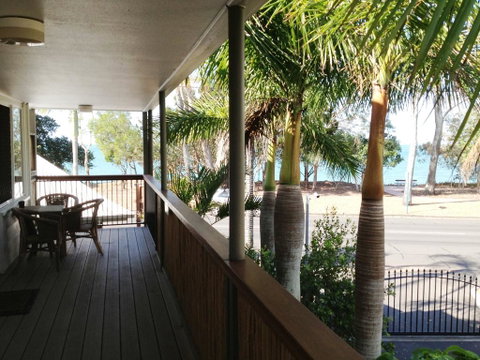 Coconut Palms On The Bay - Hotel NSW 1