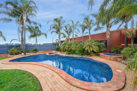 Comfort Inn Peppermill - Hotel NSW 3