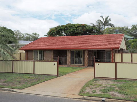 Comfortable Lowset Family Home Only Minutes From The Water! Tarooki St, Bellara - Hotel NSW 0