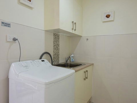 Comfortable Lowset Family Home Only Minutes From The Water! Tarooki St, Bellara - Hotel NSW 3